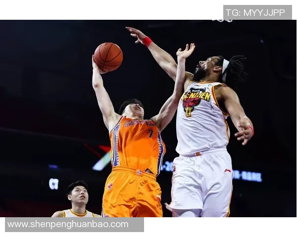 上海篮球队进攻战术解析与球员配合深度剖析 上海篮球队进攻战术解析与球员配合深度剖析